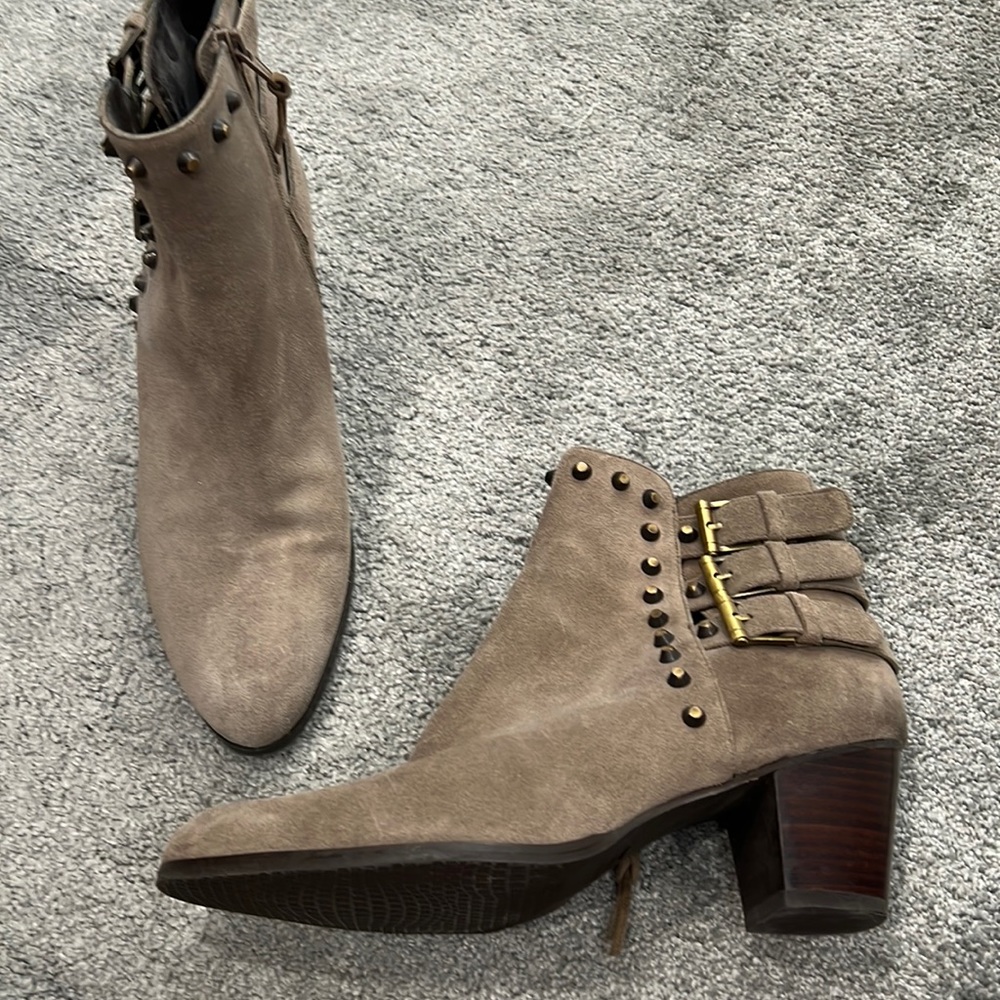 Suede bootie with zipper and studs.